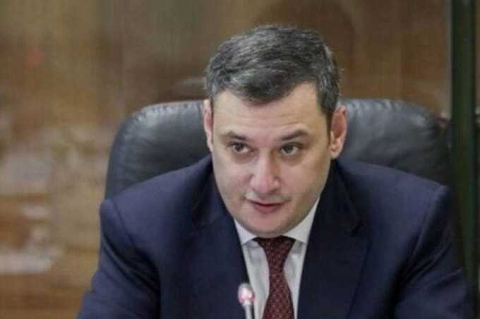 Хинштейн утверждает, что Настя из Нижнего Новгорода, арестованная за радужные сережки, выбросила украшения и представила другие на суде