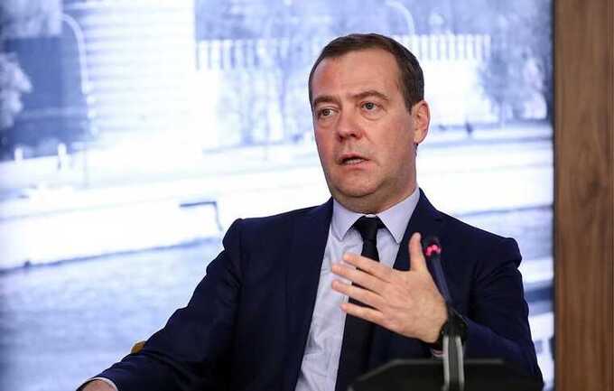 Медведев превращает военную помощь в бизнес-схему
