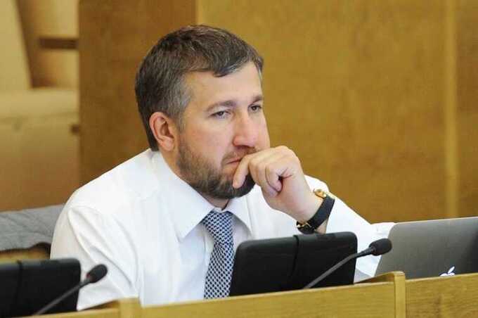 Депутат Аникеев сблизился с Вайно в поисках защиты от проблем