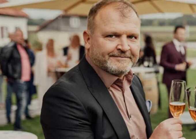 Миллионы, Porsche и «завтрашняя именинница»: банкир Филь шесть лет не женится, ссылаясь на развод